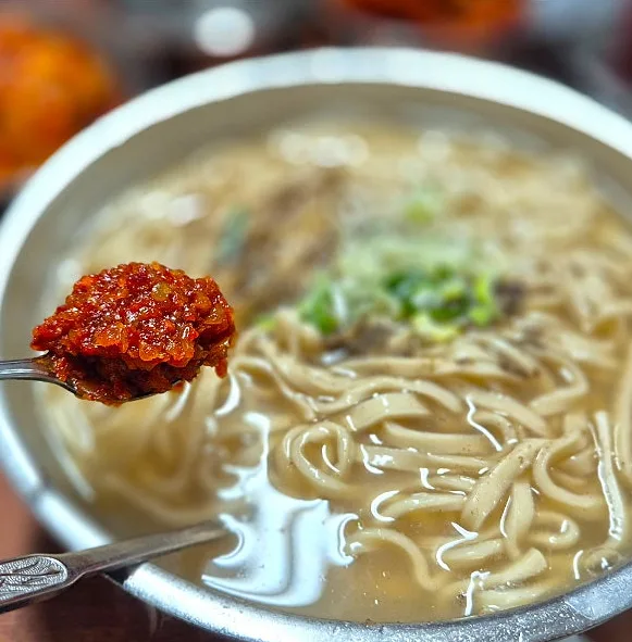 청량리 혜성칼국수, '무한 리필'로 대기 행렬