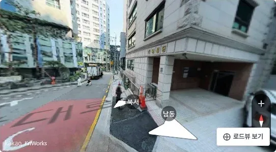 [현장 로드뷰] 서초동 사무실 진입로 및 가로변 전경 (자료: 로드뷰)