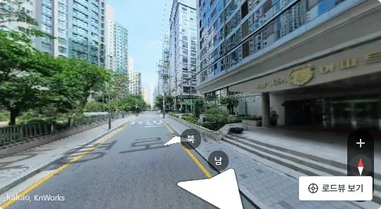 [현장 로드뷰] 서초동 아파트 현대ESA아파트 진입로 및 가로변 전경 (자료: 로드뷰)