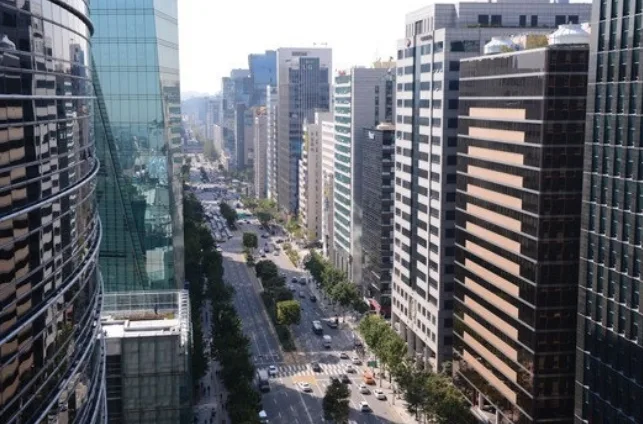 테헤란로 프라임 오피스는 '공실 절벽'… 이면도로는 공실 누적